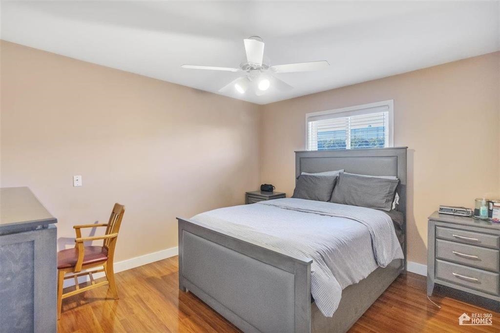 Guest Bathroom Photo of 13107 74 Avenue, Surrey, BC