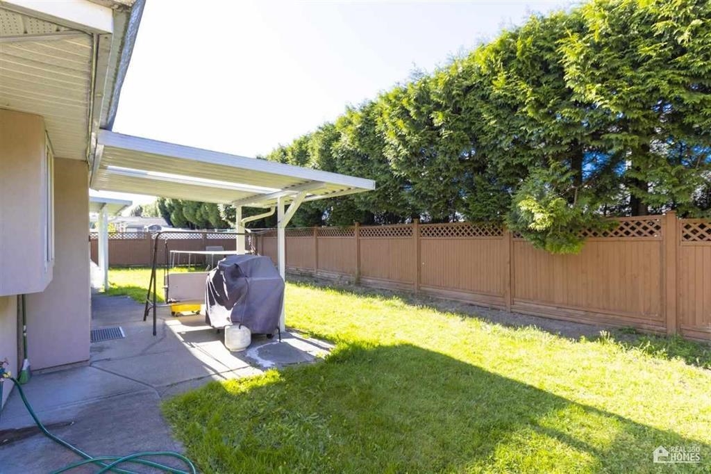 Hallway Photo of 13107 74 Avenue, Surrey, BC