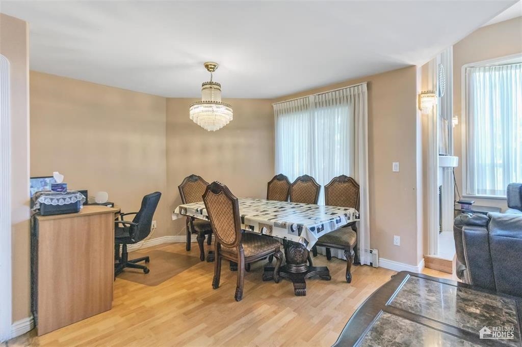 Kitchen Island Photo of 13107 74 Avenue, Surrey, BC