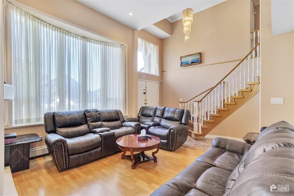 Living Room Photo of 13107 74 Avenue, Surrey, BC