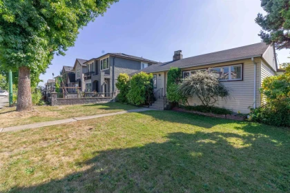 Front Yard Photo of 4342 Parker Street, Burnaby, BC