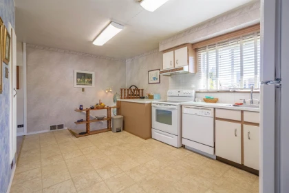 Kitchen Island Photo of 4342 Parker Street, Burnaby, BC