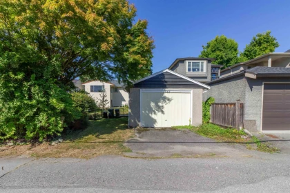 Outdoor Patio Photo of 4342 Parker Street, Burnaby, BC