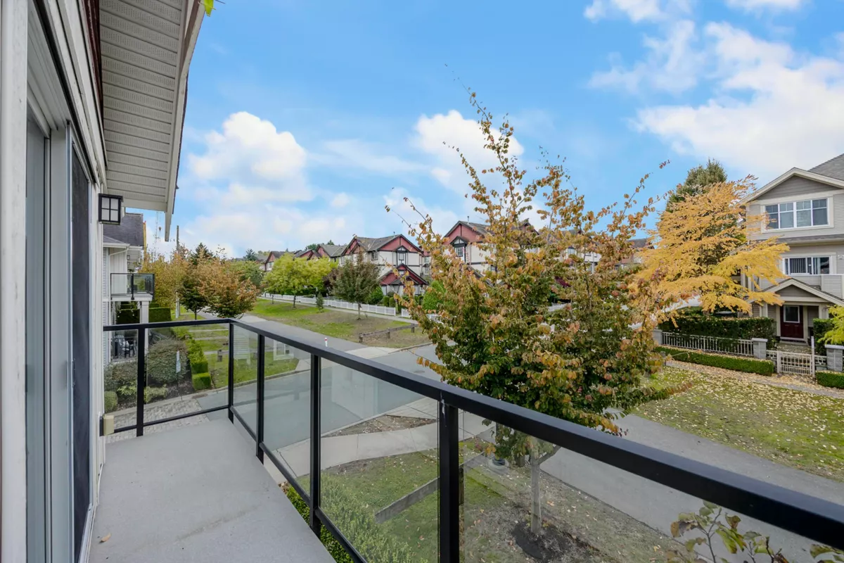 Entry Foyer Photo of 1 7198 179 Street, Surrey, BC