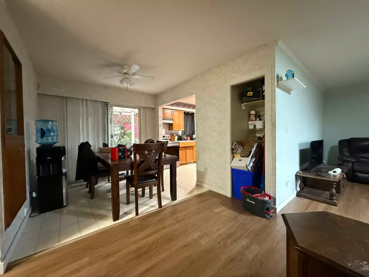 Breakfast Nook Photo of 46630 Emerald Drive, Chilliwack, BC