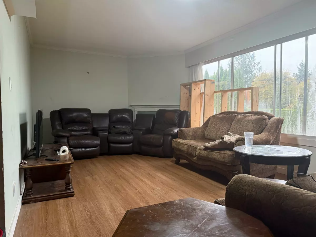 Living Room Photo of 46630 Emerald Drive, Chilliwack, BC