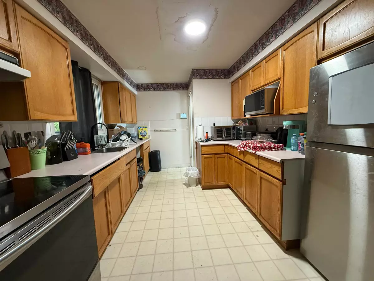 Primary Bedroom Photo of 46630 Emerald Drive, Chilliwack, BC