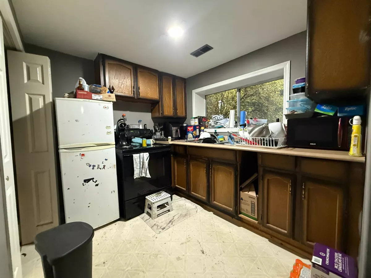 Walk-In Closet Photo of 46630 Emerald Drive, Chilliwack, BC