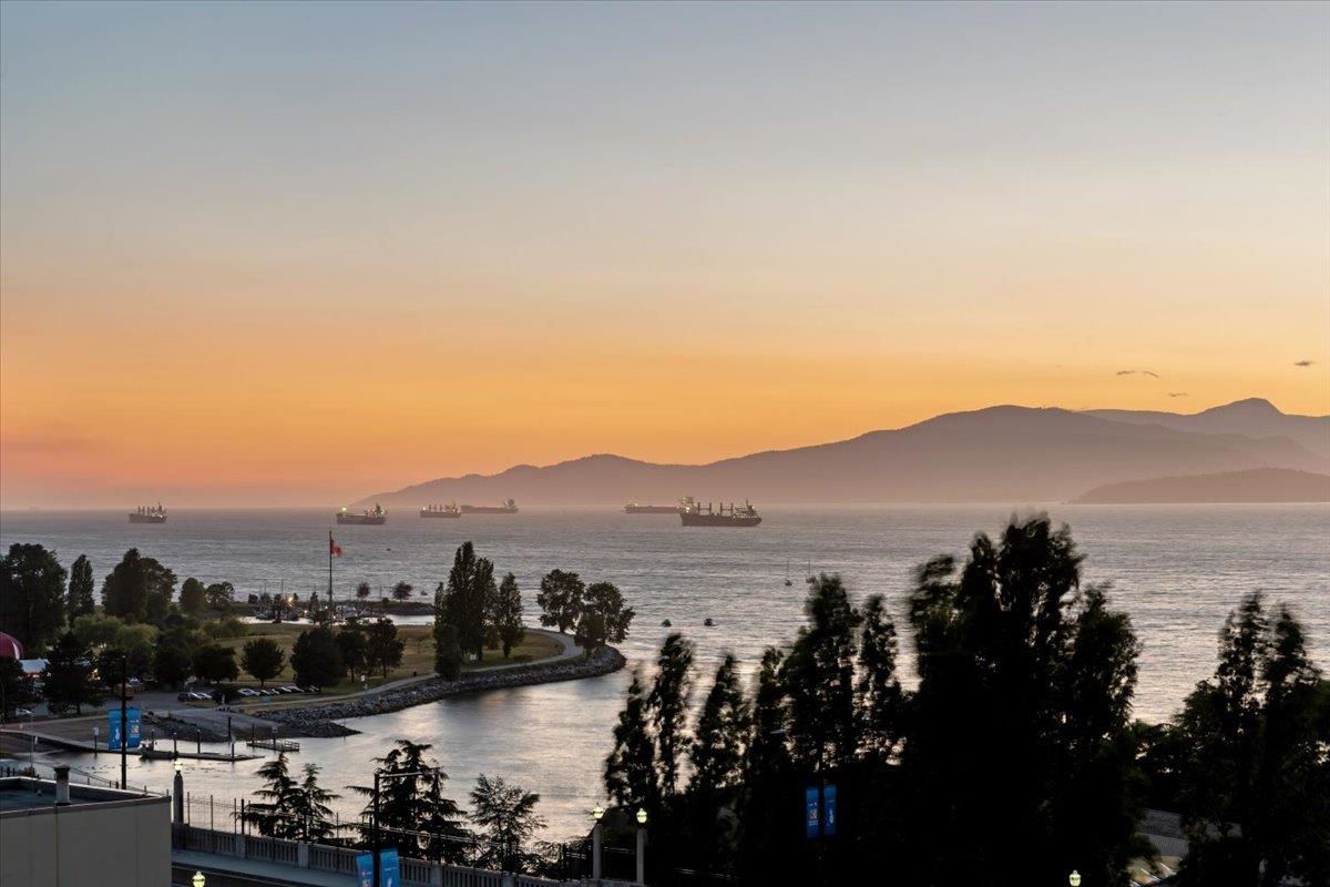 Bedroom 3 Photo of 1401 907 Beach Avenue, Vancouver, BC