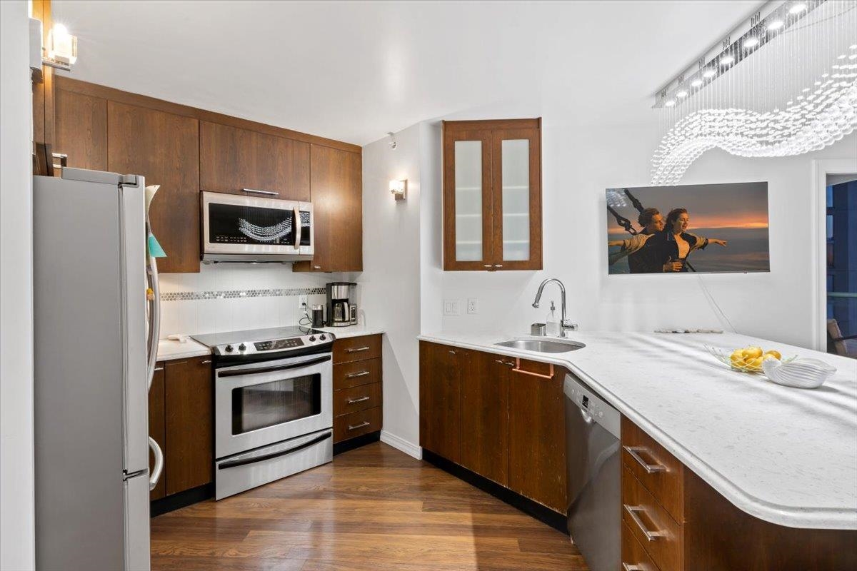 Dining Area Photo of 1401 907 Beach Avenue, Vancouver, BC