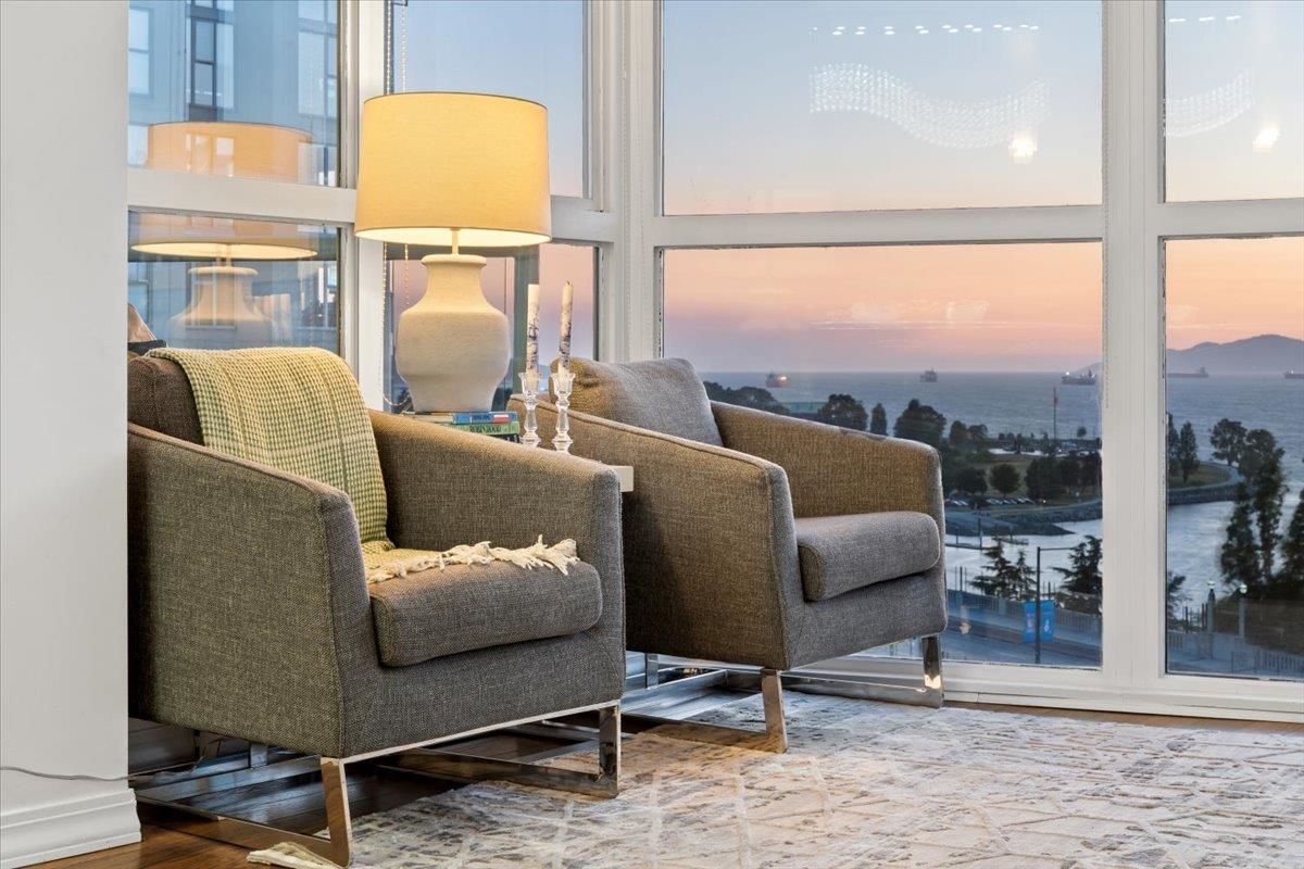 Kitchen Photo of 1401 907 Beach Avenue, Vancouver, BC