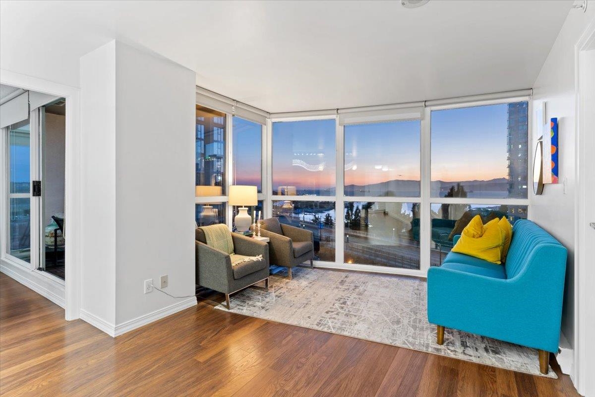 Living Room Photo of 1401 907 Beach Avenue, Vancouver, BC