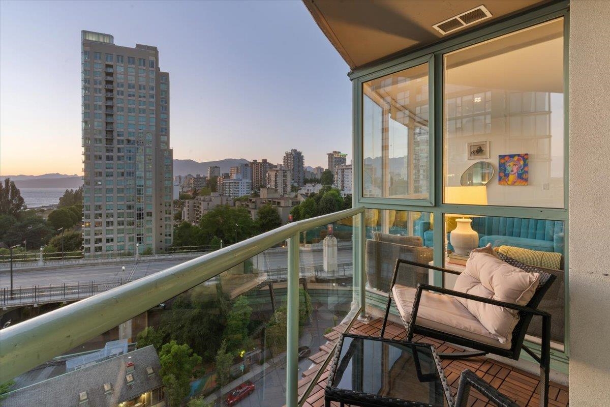 Primary Bathroom Photo of 1401 907 Beach Avenue, Vancouver, BC