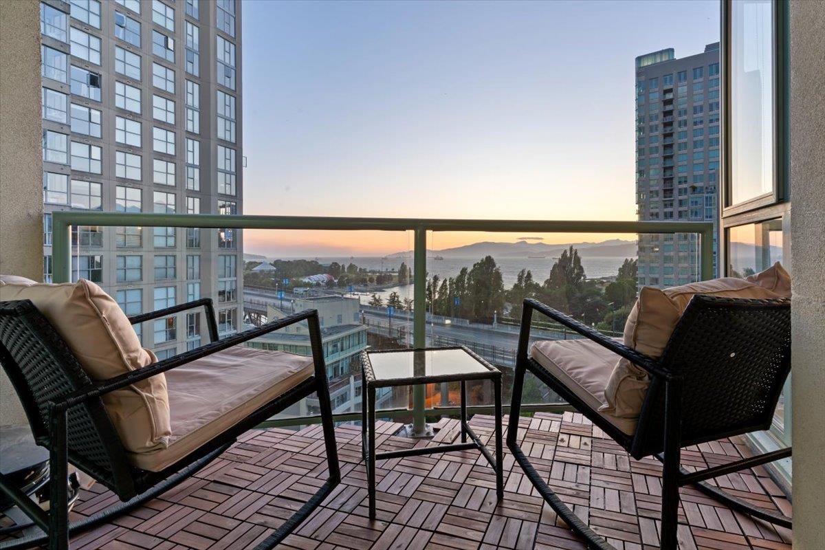 Primary Bedroom Photo of 1401 907 Beach Avenue, Vancouver, BC