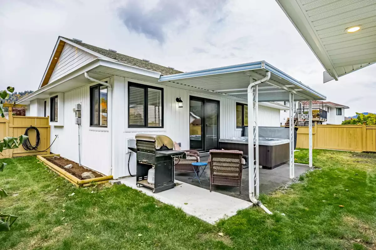 Hot Tub / Spa Photo of 45169 Cumberland Avenue, Chilliwack, BC