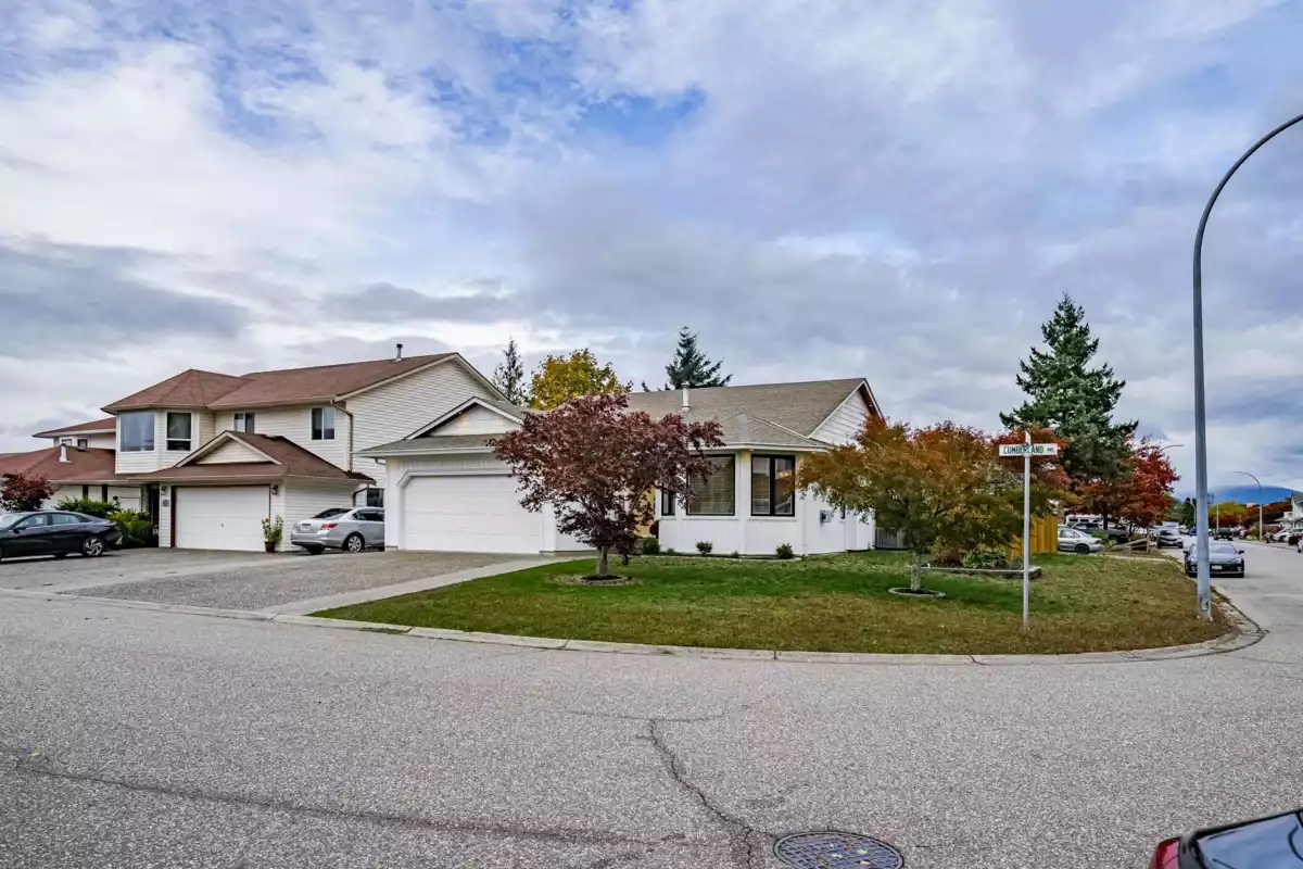 Living Room Photo of 45169 Cumberland Avenue, Chilliwack, BC