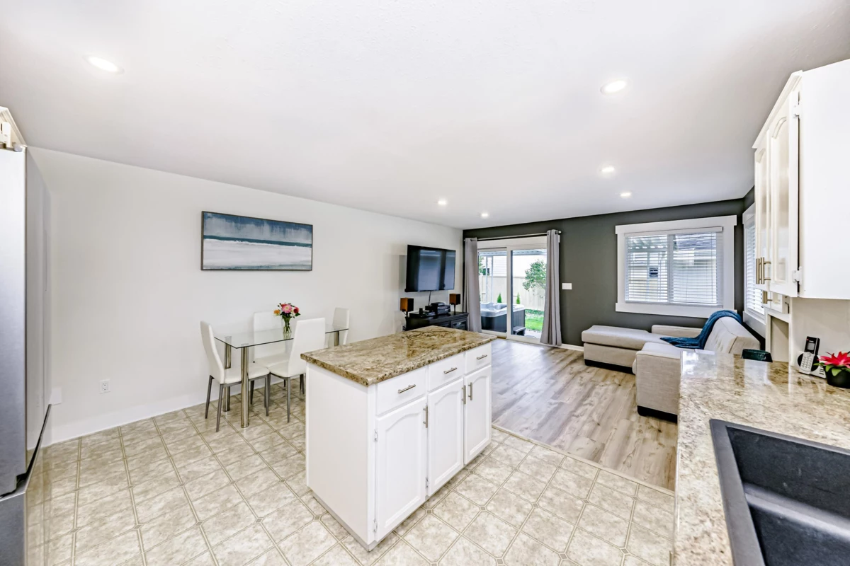 Powder Room Photo of 45169 Cumberland Avenue, Chilliwack, BC