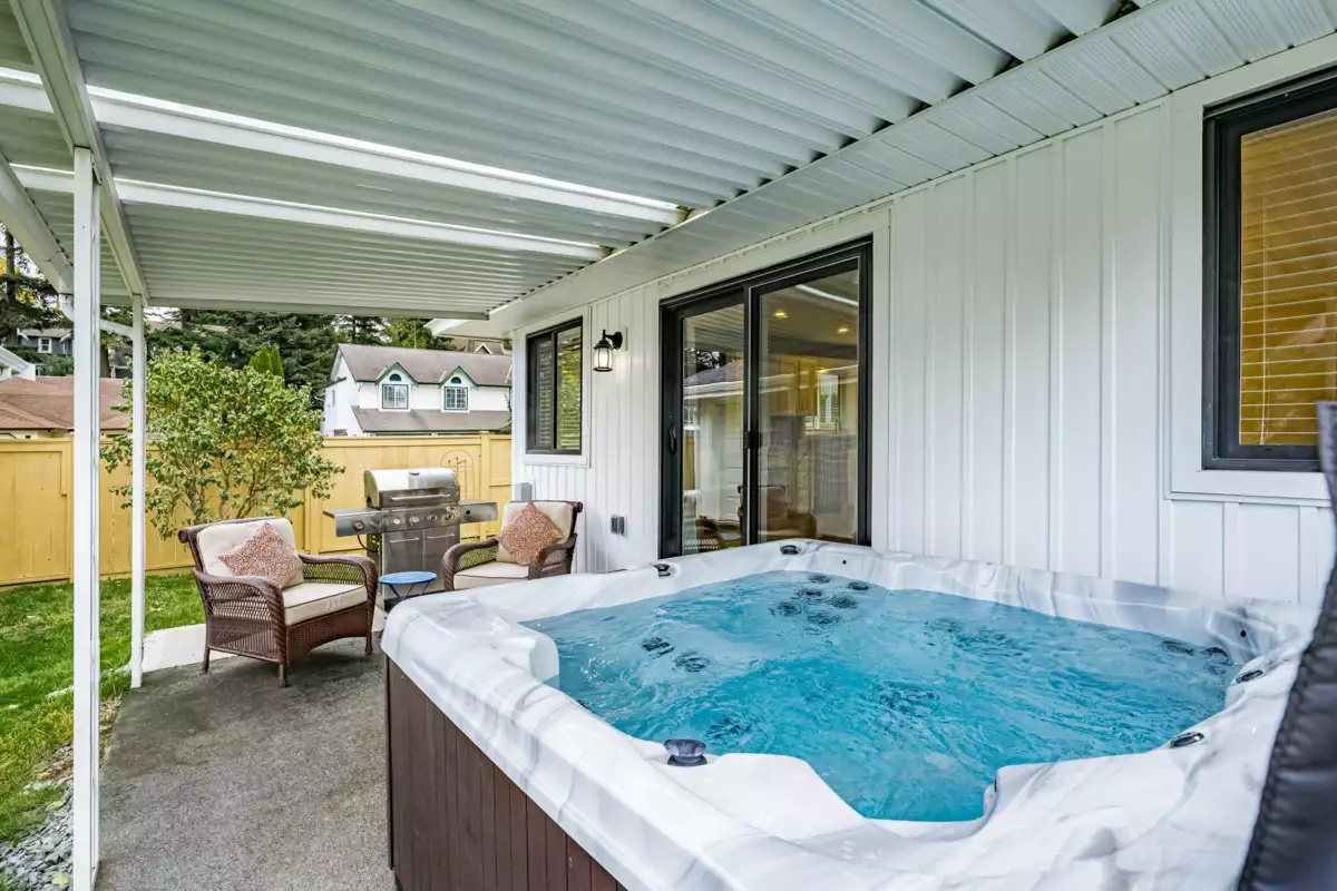 Swimming Pool Photo of 45169 Cumberland Avenue, Chilliwack, BC