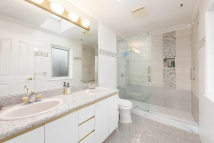 Hallway Photo of 1363 W 51 Avenue, Vancouver, BC