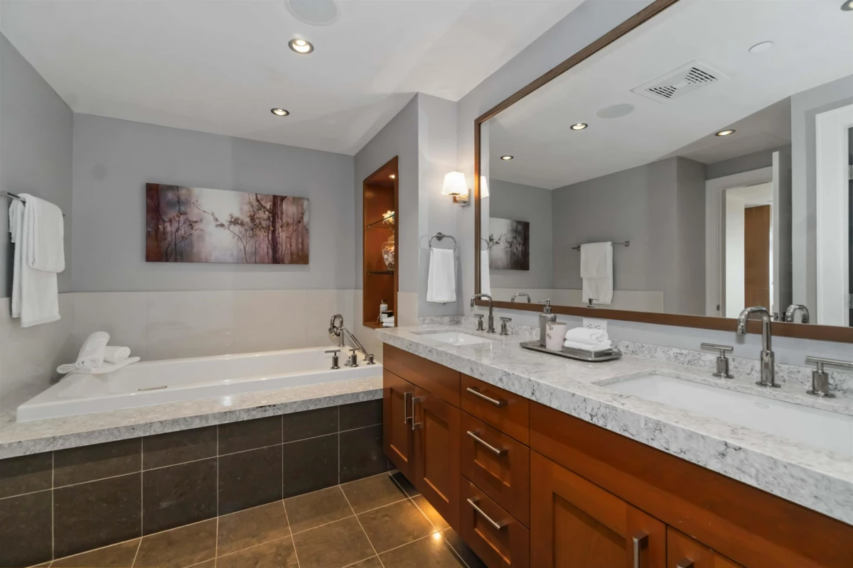 Backyard Photo of 304 2535 Garden Court, West Vancouver, BC