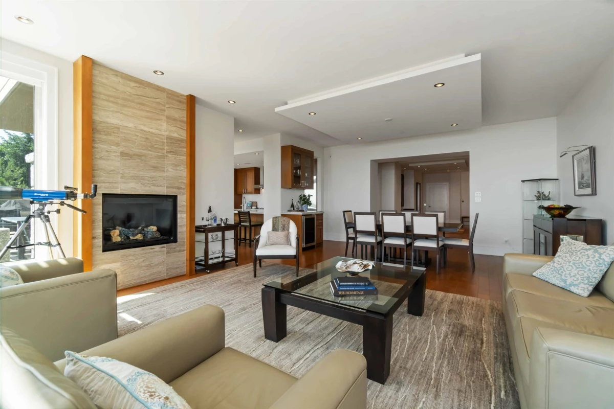 Breakfast Nook Photo of 304 2535 Garden Court, West Vancouver, BC