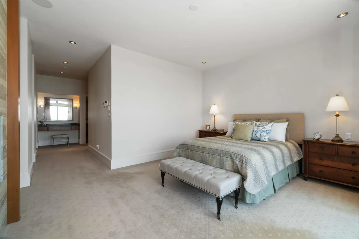 Garden / Landscaping Photo of 304 2535 Garden Court, West Vancouver, BC