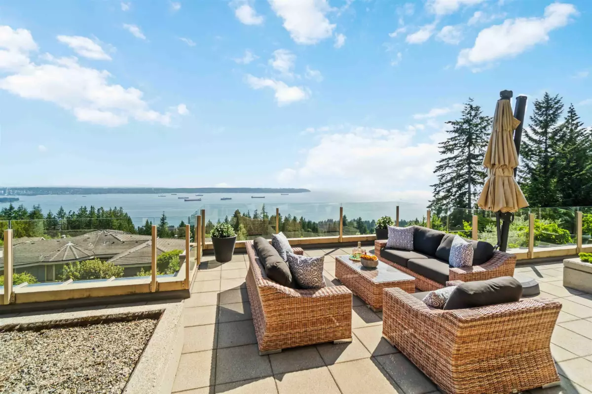 Living Room Photo of 304 2535 Garden Court, West Vancouver, BC