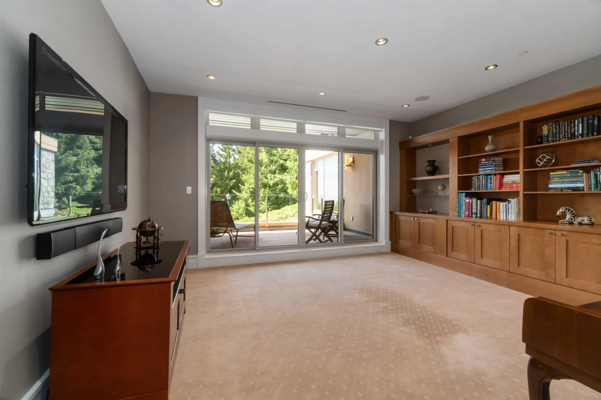 Loft / Bonus Room Photo of 304 2535 Garden Court, West Vancouver, BC