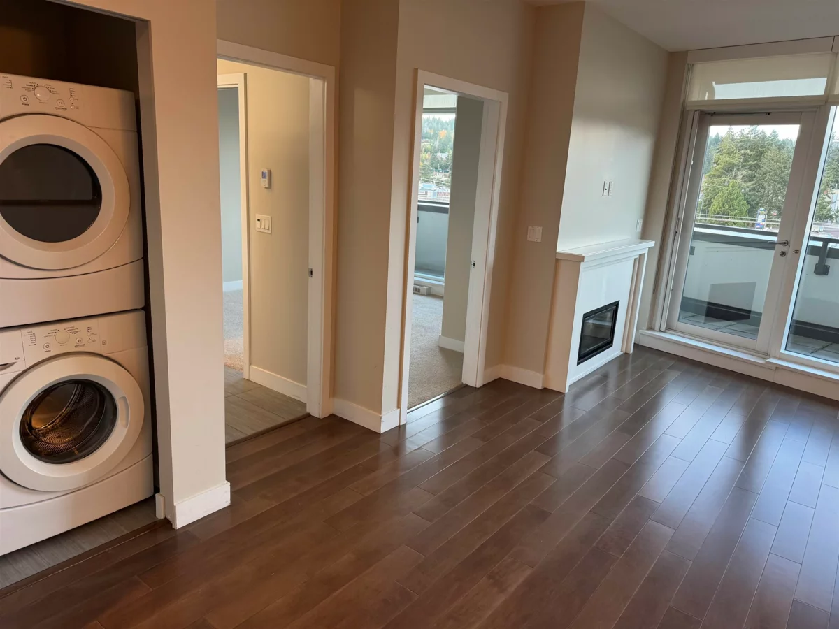 Entry Foyer Photo of 507 5725 Teredo Street, Sechelt, BC