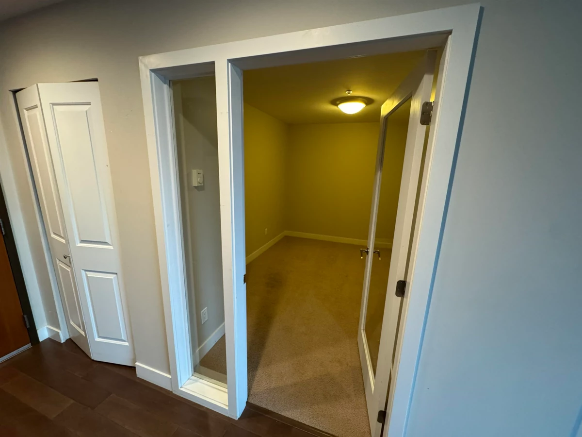 Hallway Photo of 507 5725 Teredo Street, Sechelt, BC