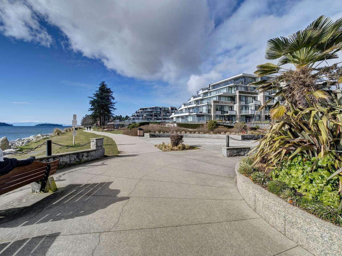 Outdoor Patio Photo of 507 5725 Teredo Street, Sechelt, BC
