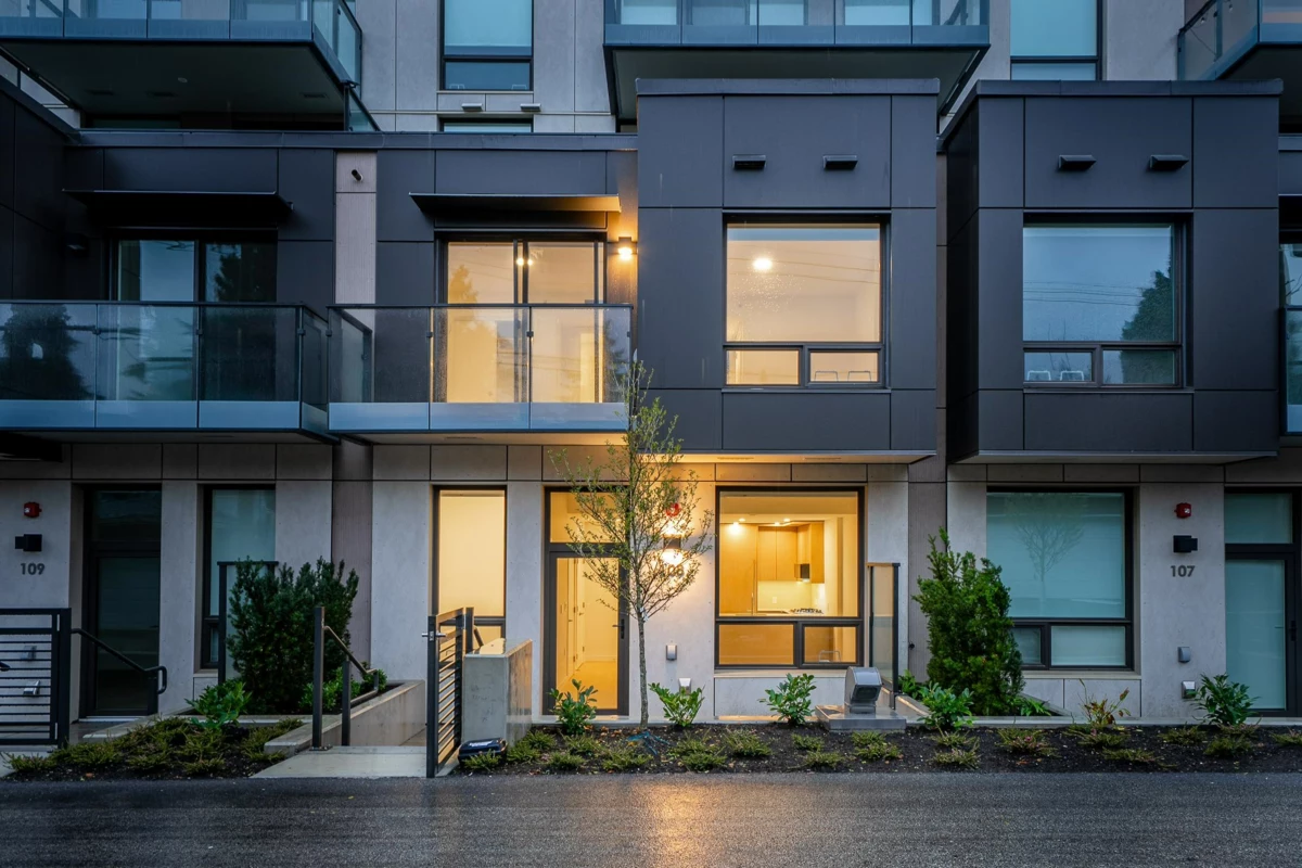 Entry Foyer Photo of 108 5212 Cambie Street, Vancouver, BC