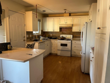 9284 126a Street, Surrey, BC, Queen Mary Park Surrey — 5 bed single family residence for sale