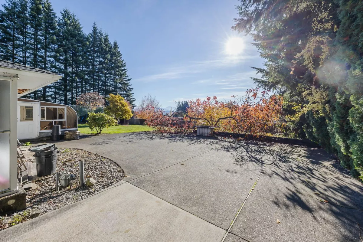 Kitchen Island Photo of 32826 Best Avenue, Mission, BC