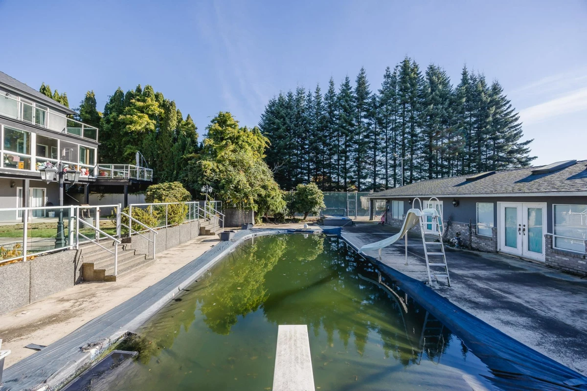 Living Room Photo of 32826 Best Avenue, Mission, BC