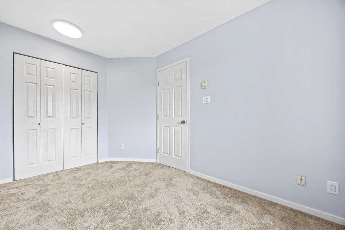 Bedroom 3 Photo of 211 868 Kingsway, Vancouver, BC