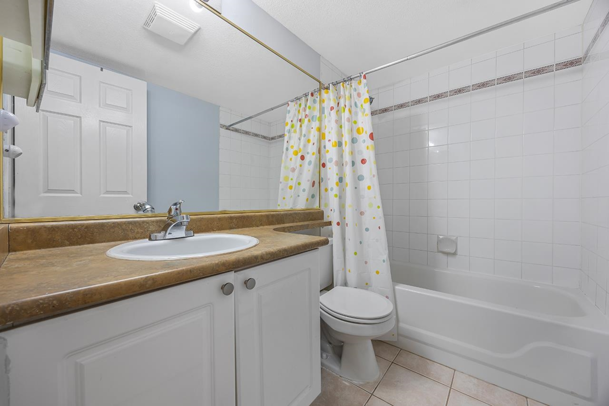 Bedroom 4 Photo of 211 868 Kingsway, Vancouver, BC