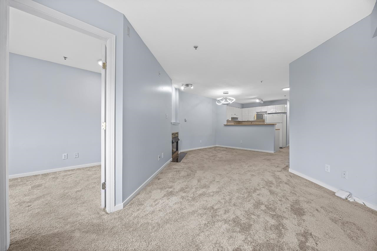 Kitchen Island Photo of 211 868 Kingsway, Vancouver, BC