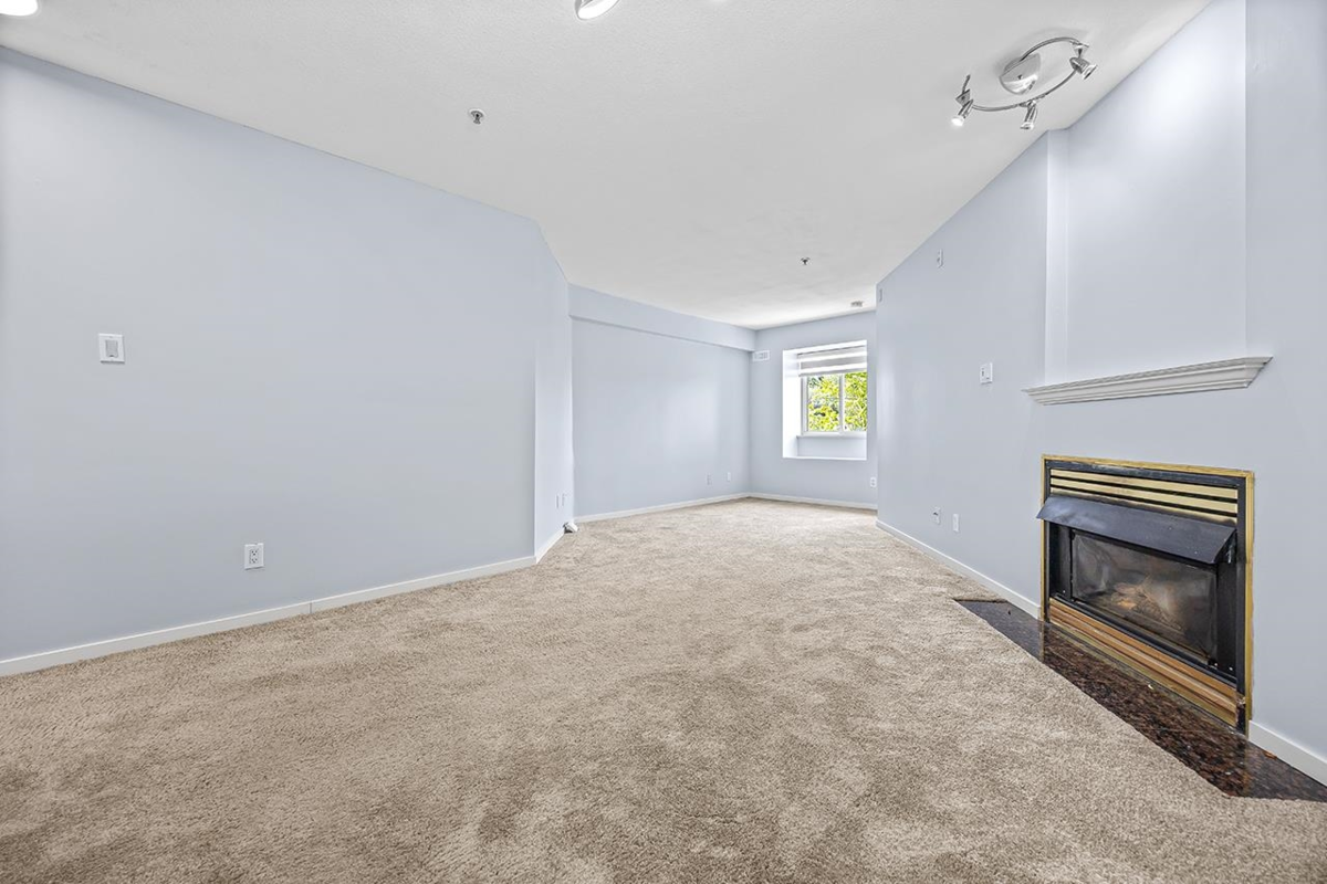 Kitchen Photo of 211 868 Kingsway, Vancouver, BC