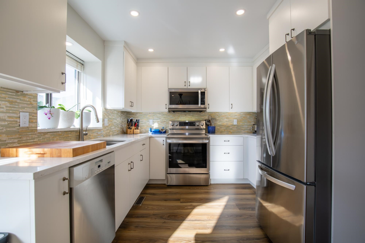 Breakfast Nook Photo of 12125 Irving Street, Maple Ridge, BC