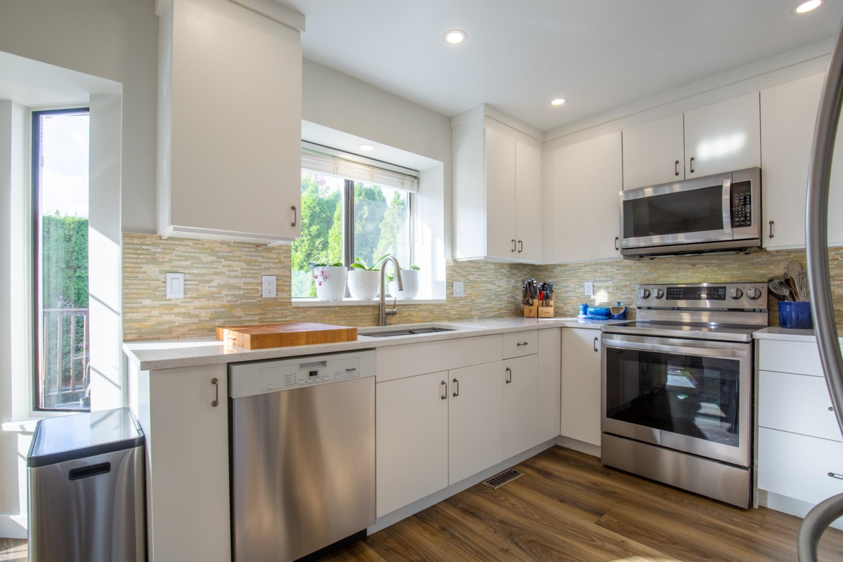 Primary Bathroom Photo of 12125 Irving Street, Maple Ridge, BC