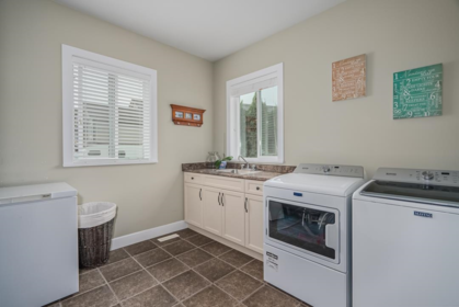 Guest Bathroom Photo of 32605 Maynard Place, Mission, BC