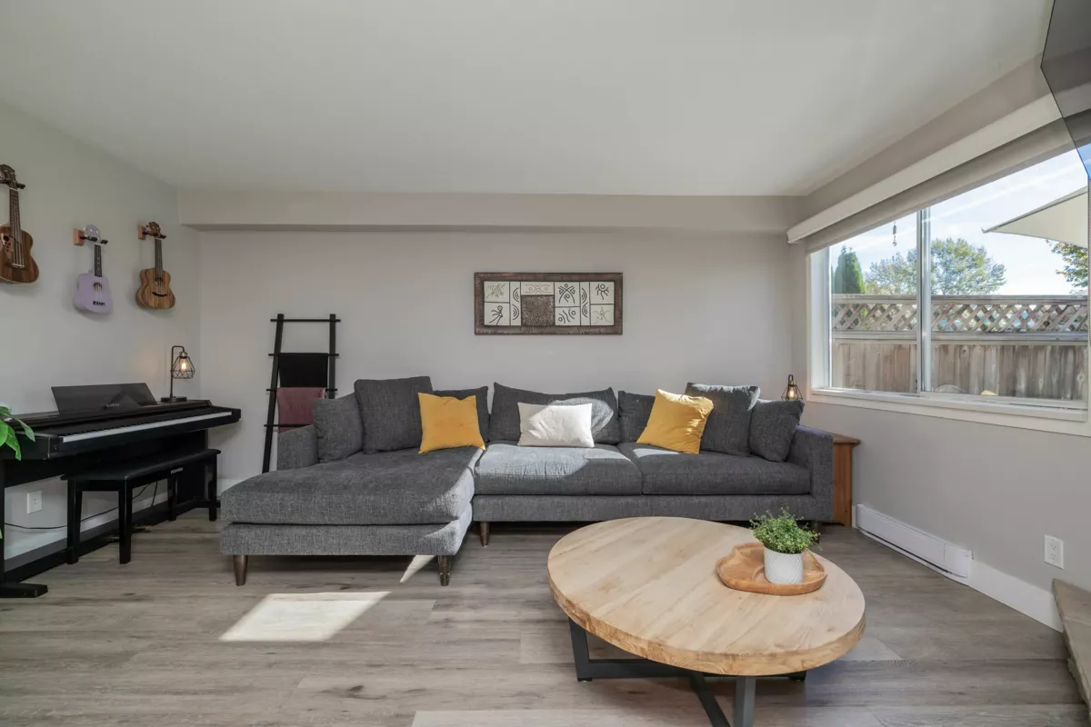 Kitchen Island Photo of 13 1872 Harbour Street, Port Coquitlam, BC