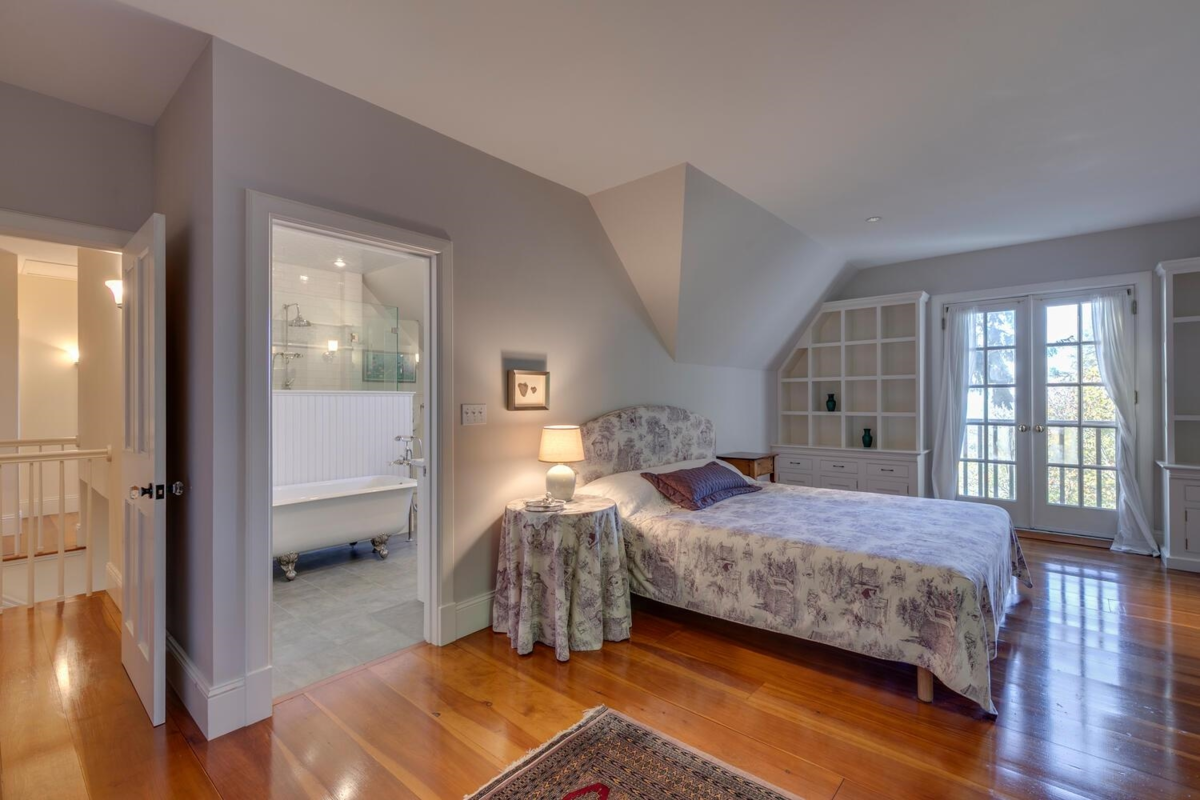 Entry Foyer Photo of 1289 Gower Point Road, Gibsons, BC