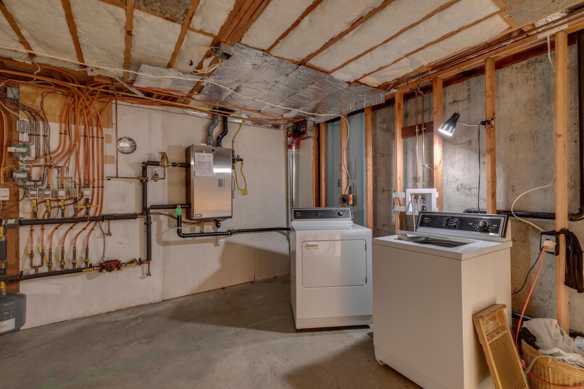 Hot Tub / Spa Photo of 1289 Gower Point Road, Gibsons, BC