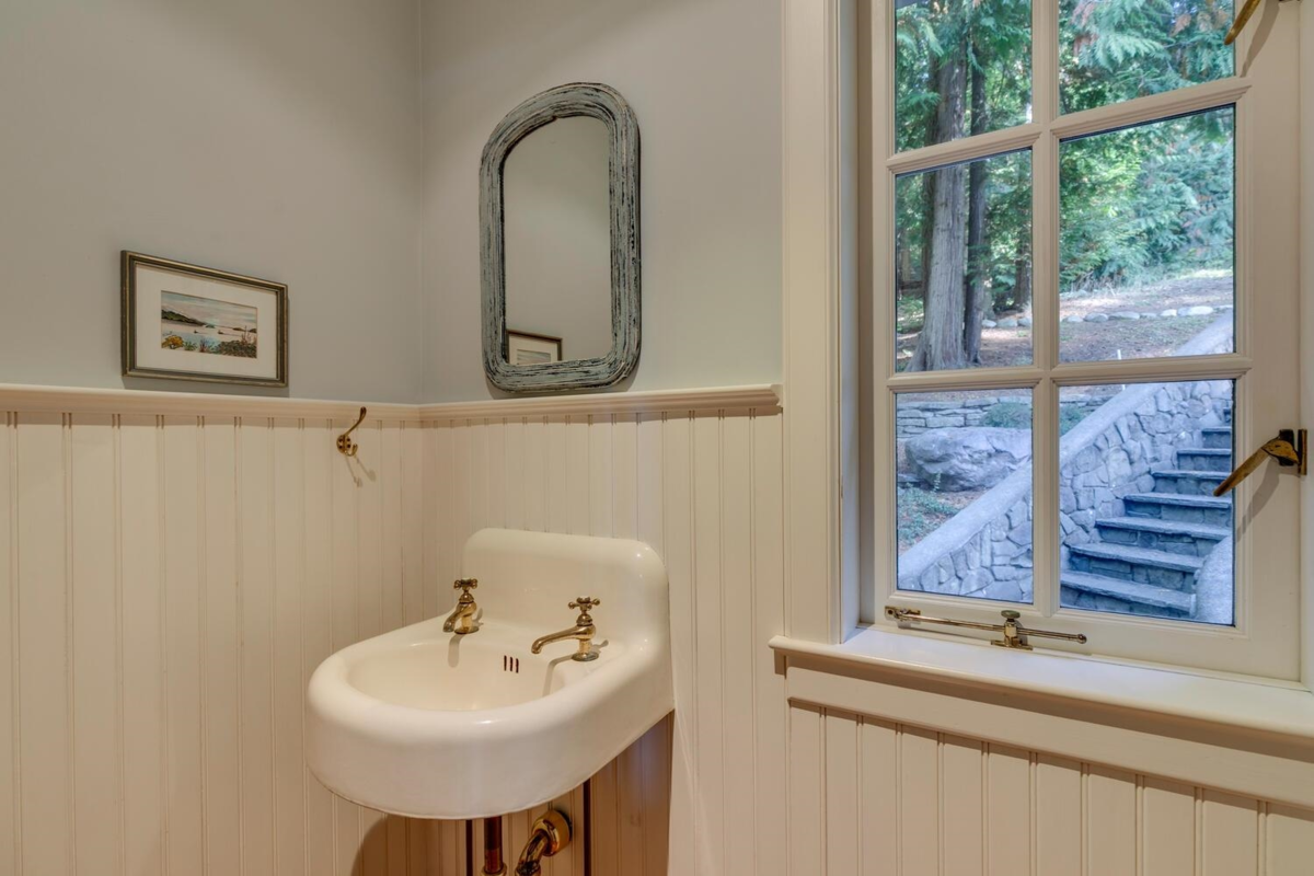 Loft / Bonus Room Photo of 1289 Gower Point Road, Gibsons, BC