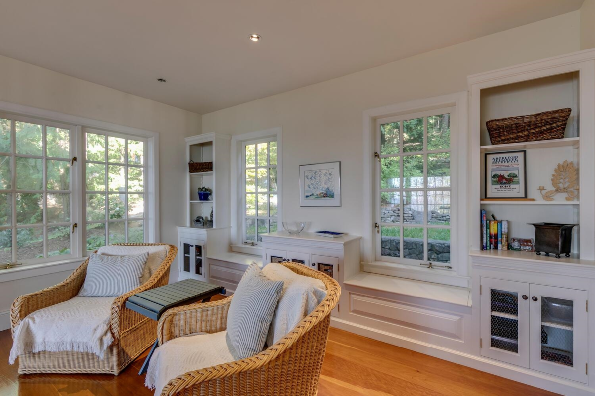 Primary Bathroom Photo of 1289 Gower Point Road, Gibsons, BC