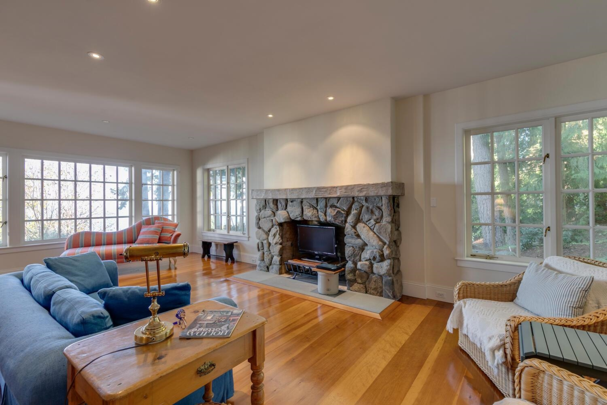 Walk-In Closet Photo of 1289 Gower Point Road, Gibsons, BC