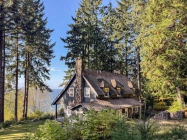 1289 Gower Point Road, Gibsons, BC, Gibsons & Area — 3 bed single family residence for sale