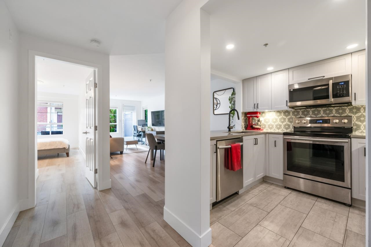 Breakfast Nook Photo of 101 525 Agnes Street, New Westminster, BC